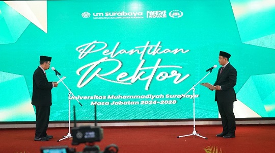 Pelantikan Mundakir sebagai Rektor UM Surabaya. DOK um-surabaya.ac.id