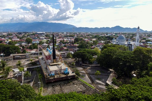 Mengunjungi Destinasi Wisata Situs Tsunami PLTD Apung di Aceh