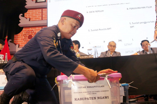 KPU Jatim menggelar rapat pleno hasil rekapitulasi suara Pilgub Jatim 2024 tingkat provinsi. Metrotvnews.com/ Amaludin