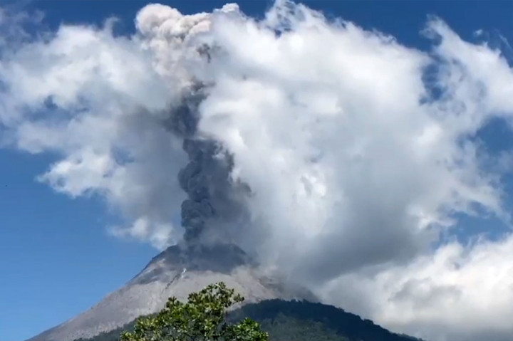 Gunung Lewotobi Laki-laki Kembali Erupsi