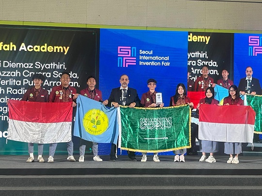 SMA Labschool Cibubur Borong Medali di Seoul International Invention Fair 2024