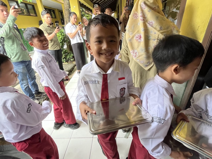 Program Makan Bergizi Gratis Mulai Diuji Coba kepada 3.018 Siswa di Bogor