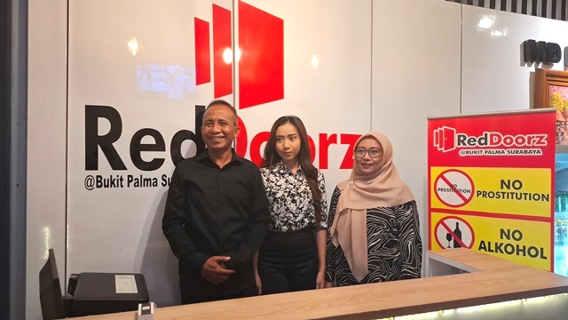 Kamu juga bisa melakukan bleisure di RedDoorz @ Bukit Palma Surabaya. (Foto: Dok. Medcom.id/Aulia Putriningtias)