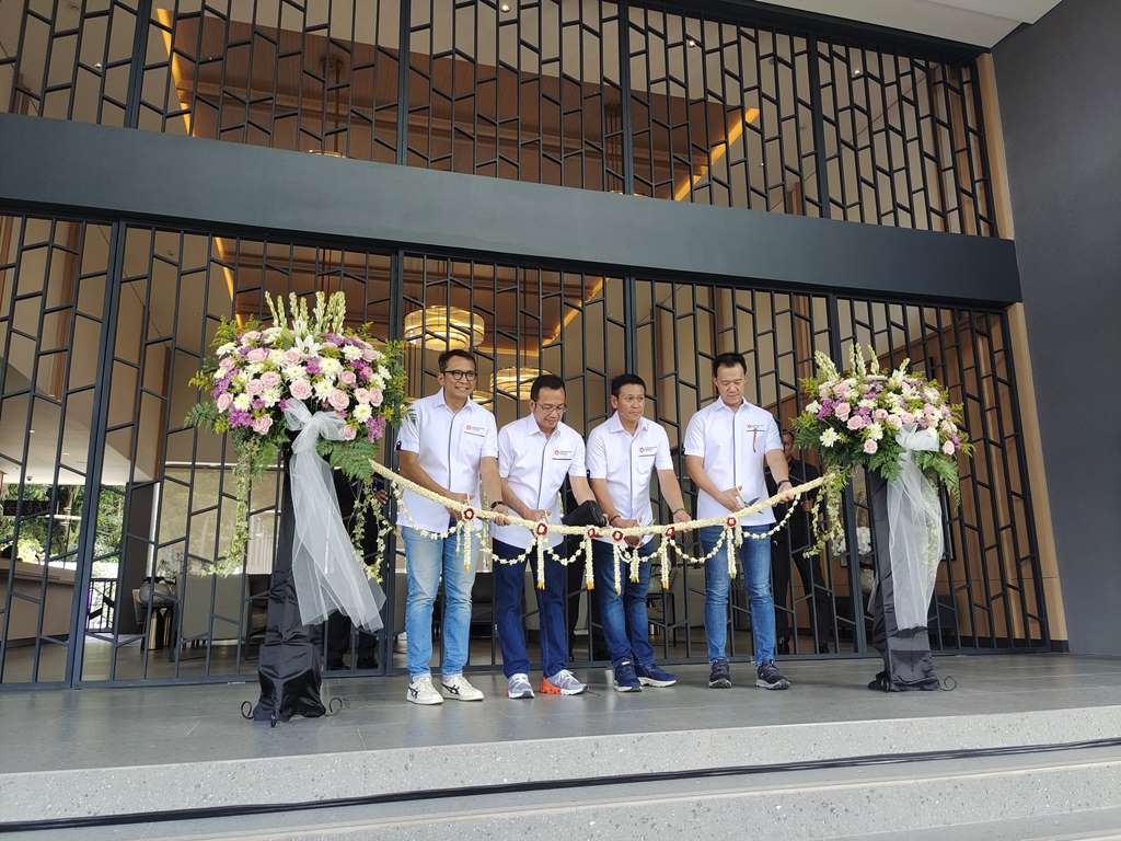 Paramount Petals menggelar Groundbreaking atau peletakan batu pertama yang menandai dimulainya pembangunan fasilitas ‘Pasar Modern Paramount Petals’ dan Opening Ceremony ‘Community Club’.  Dok. Ist
