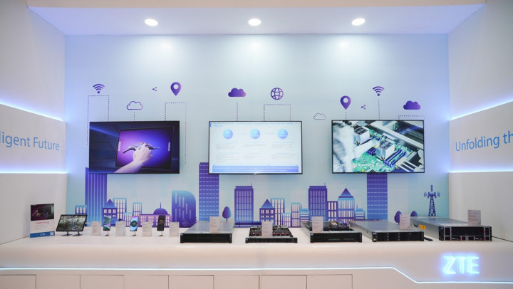 ZTE Pamer Server Canggih dan Smartphone di Indocomtech 2024
