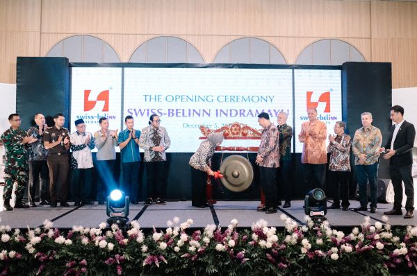 Acara pembukaan dihadiri oleh Bupati Indramayu, Hj. Nina Agustina, S.H., M.H., C.R.A., Matthew Faull selaku Executive Director/Senior Vice President of Information, Technology and Distribution, dan Emmanuel Guillard Senior Vice President of Operations and
