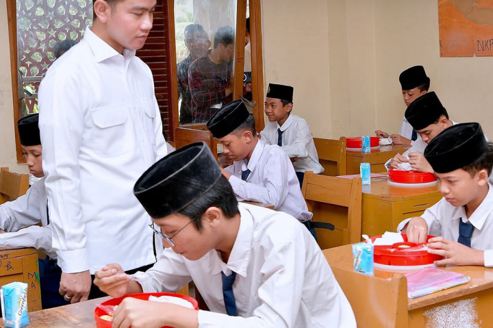 Saat Gibran Sosialiasikan Makan Bergizi Gratis Seharga Rp11 Ribu