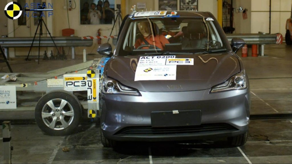 Uji tabrak samping Neta V yang dilakukan oleh ASEAN NCAP. ASEAN NCAP