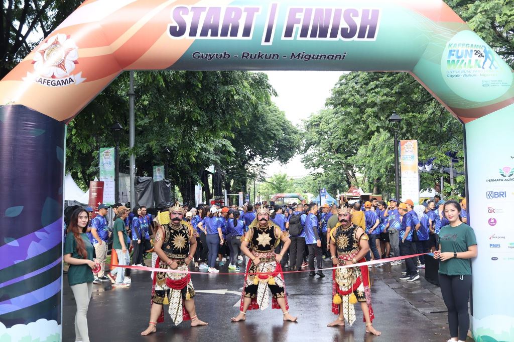 PT Bank Rakyat Indonesia (Persero) Tbk menyelenggarakan 'Kafegama Fun Walk 2024' di Kawasan Taman Mini Indonesia Indah Jakarta pada Minggu, 8 Desember 2024. (Foto: Dok. BRI)