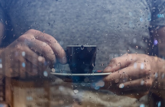Bosan dengan teh atau kopi hangat untuk menghangatkan tubuh? Kamu perlu mencoba minuman-minuman tradisional asal Indonesia yang bagus untuk tubuhmu. Ilustrasi Freepik