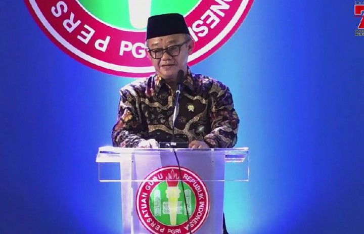 <i>Clear</i> Soal Gaji Guru, Ini Pernyataan Resmi Mendikdasmen di HUT PGRI