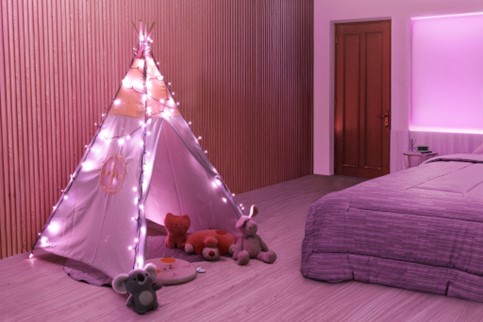 3 Inspirasi Dekorasi Rumah Akhir Tahun Pakai Lampu Pintar