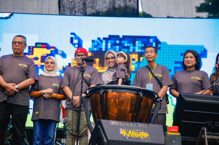 Bersama Tangsel Ska Orchestra, Pilar Saga Ichsan Pukau Ribuan Penonton di Tangsel Sejiwa Fest 2024