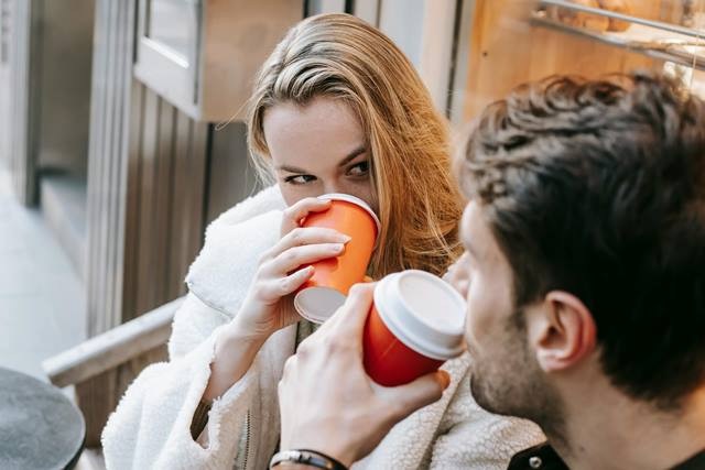 Kafein dalam kopi dapat meningkatkan laju metabolisme tubuh, sehingga proses pembakaran lemak menjadi lebih cepat.  (Foto: Ilustrasi/Dok. Pexels.com)