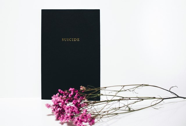 Bagaimana Hubungan Depresi dan Bunuh Diri?