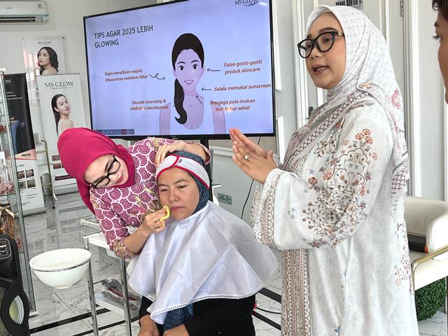 Dr. Selly Anggraini bagikan tips agar kulit glowing di 2025. (Foto: Dok. Istimewa)