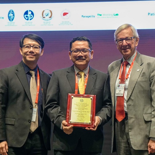 Dekan FK UI Prof. Ari Fahrial Raih Penghargaan dari World Gastroenterology Organization