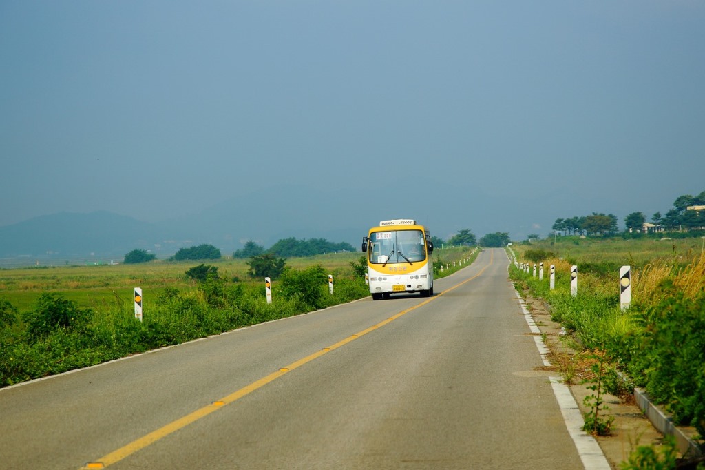 Ilustrasi Bus Pariwisata (Gambar oleh dae jeung kim dari Pixabay)