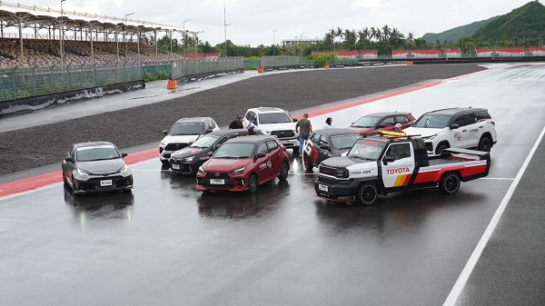 Agya GR Sport dan GR Yaris 'Disiksa' di Lintasan Sirkuit Mandalika