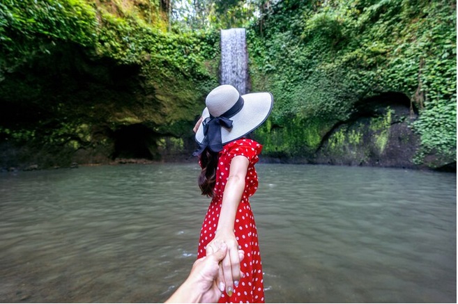 Wisata alam menjadi daya tarik utama, dengan 75% travellers lebih memilih berlibur ke destinasi alam. Ilustrasi Freepik 