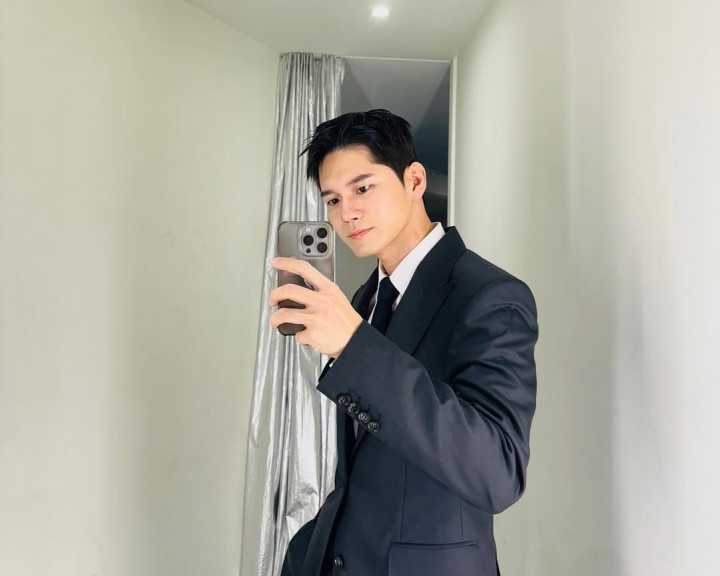 Ong Seong Wu Kembali Jadi Peramal Cuaca di Televisi