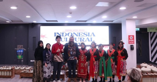 Kenalkan Indonesia di Irlandia, Awardee IISMA dari ITB Ini Raih Penghargaan di Anugerah Diktisaintek 2024
