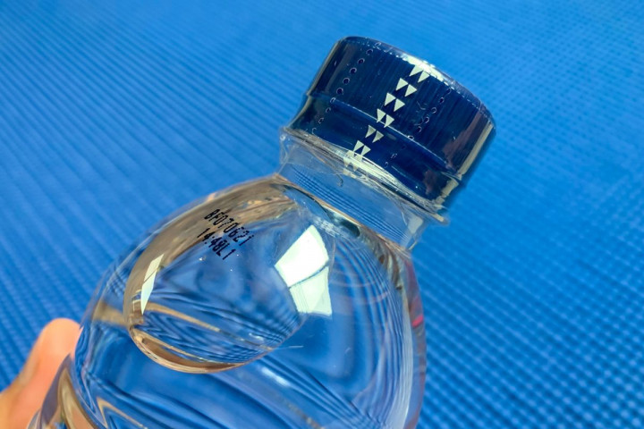 Amankah Minum Air Mineral yang 'Kedaluwarsa'? Yuk Simak Penjelasannya