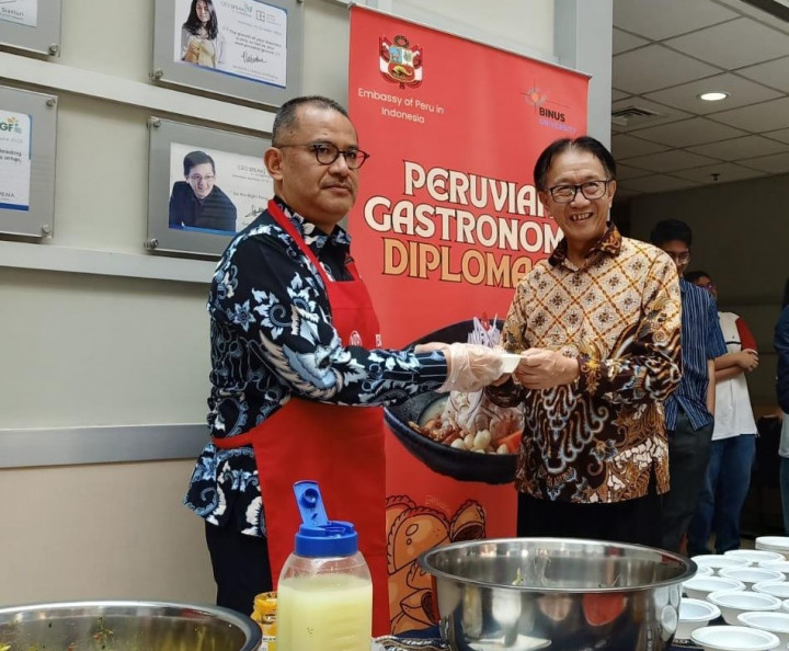 Bagikan Pengalaman Global, Duta Besar Peru untuk Indonesia Menginspirasi Mahasiswa