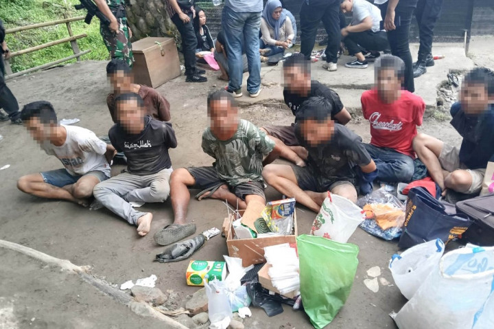 Tim Gabungan TNI-Polri Gerebek Barak Narkoba di Langkat