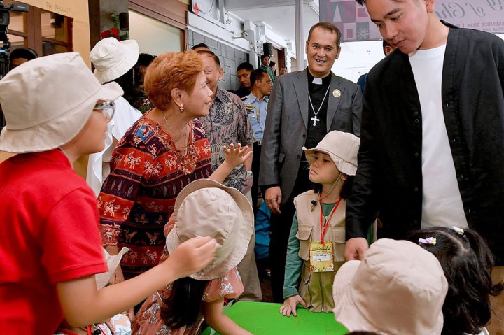 Gibran Tinjau Perayaan Penyambutan Natal di GPIB Paulus Menteng