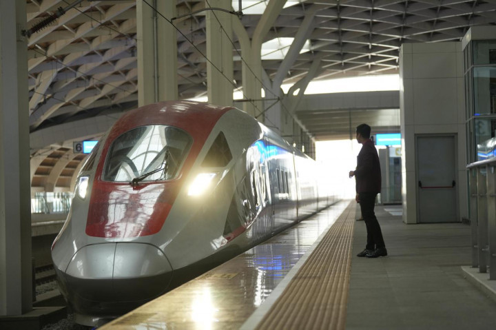 <i>Gak</i> Usah Khawatir! Naik Whoosh Dipastikan Aman Meski Lagi Sering Badai