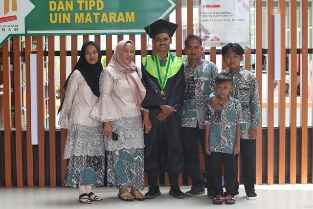 Peran Ibu Bangkitkan Ekonomi Keluarga