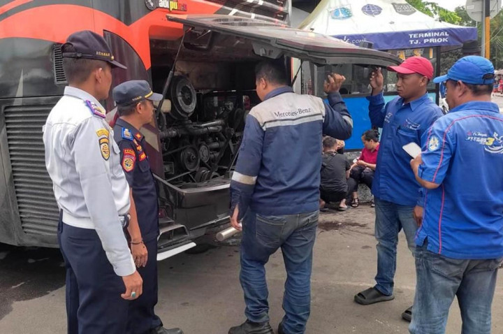 Daimler Siagakan 8 Bengkel Resmi Selama Libur Akhir Tahun