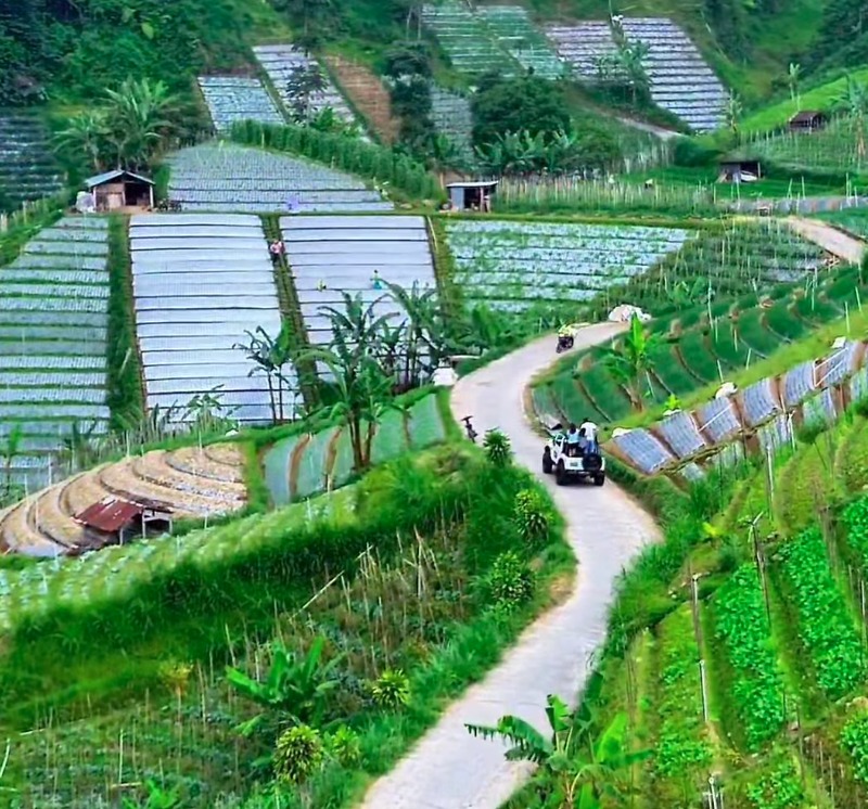 Salah satu cara menikmati liburan nataru di Karanganyar. Dok. IG jeepwisatatawangmangu