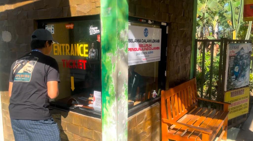 Pastikan kamu membeli tiket di loket resmi wisata tersebut. Dok. A. Firdaus/Medcom