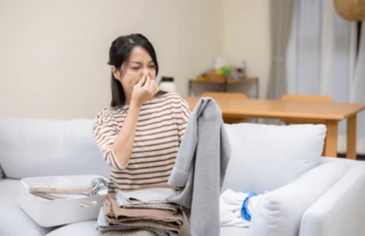 8 Cara Ampuh Atasi Bau Apek pada Pakaian Saat Musim Hujan