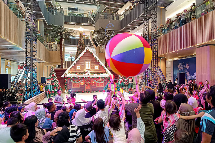 Melihat Aksi Sirkus Rusia Hibur Pengunjung Mal Pejaten