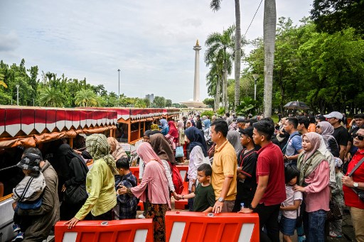 19 Ribu Wisatawan Padati Monas saat Libur Natal