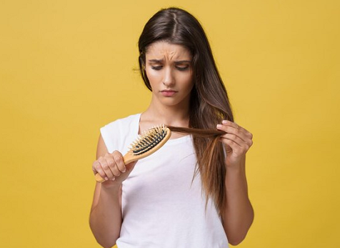 6 Penyebab Rambut Rontok yang Jarang Diketahui, Ada Eksem hingga Genetik