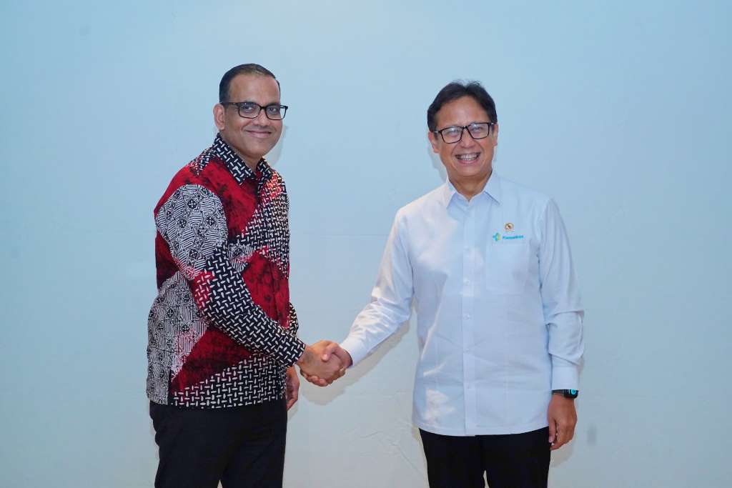 Manish Munot, General Manager & Presiden Direktur GSK Indonesia bersama Menteri Kesehatan RI Budi Gunadi Sadikin. Dok. Ist