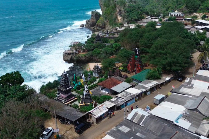 Liburan Vibes Bali Banget di Pantai Ngobaran Yogyakarta