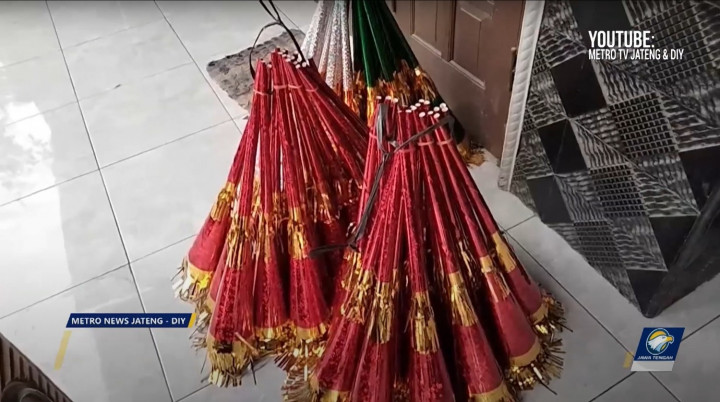 Mudah! Bahan dan Cara Membuuat Terompet Tahun Baru