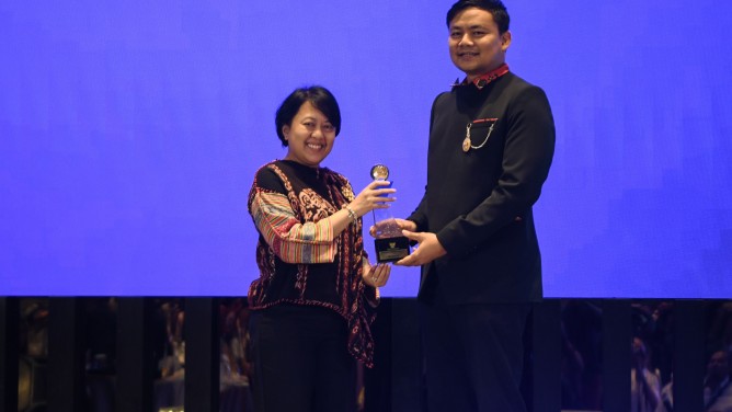 Komdigi Raih Anugerah Keterbukaan Informasi Publik 2024