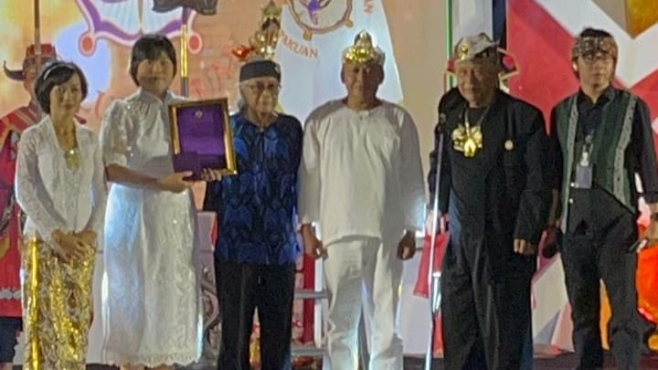 Raja Galuh Pakuan Puji Dedikasi Tine Yowargana dalam Pelestarian Budaya Sunda