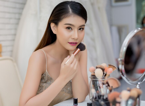 Tampilan wajah natural atau 'no make up - make up look' menjadi tipe riasan favorit kaum hawa. (Foto: Ilustrasi. Dok. Freepik.com)
