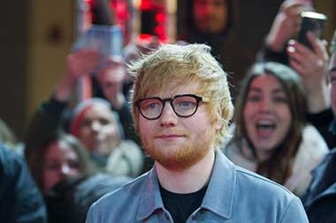 Ed Sheeran Kembali Dominan di Tangga Album inggris