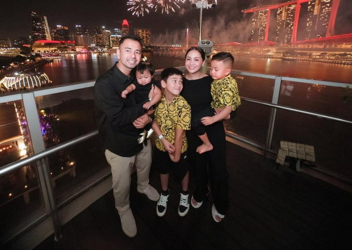 Rayakan Tahun Baru di Singapura, Ini Harapan Raffi Ahmad untuk 2025
