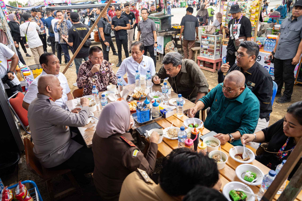 Suasana kunjungan dua menteri di Batfest 2024. Dok. Istimewa
