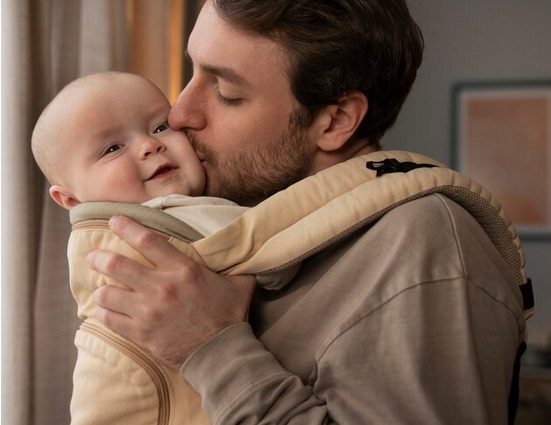 Beda dengan Ibu, Punya Anak justru Bikin Ayah Bahagia