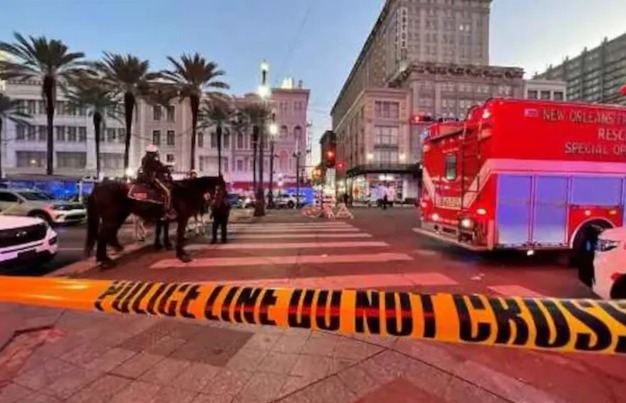 Garis polisi dipasang di lokasi penabrakan truk di New Orleans, AS, 1 Januari 2025. (AFP)